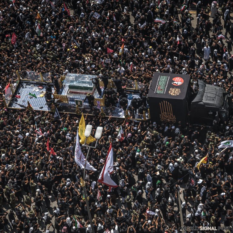 Iraqis Gather to Mourn Khamenei and Express Solidarity