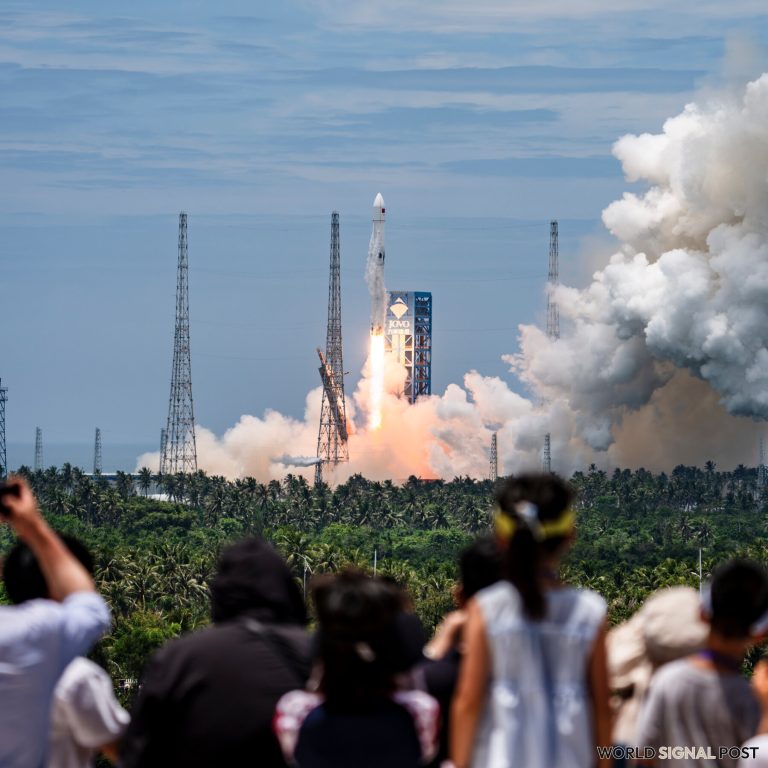 China Successfully Launches Reusable Rocket, Competing with SpaceX