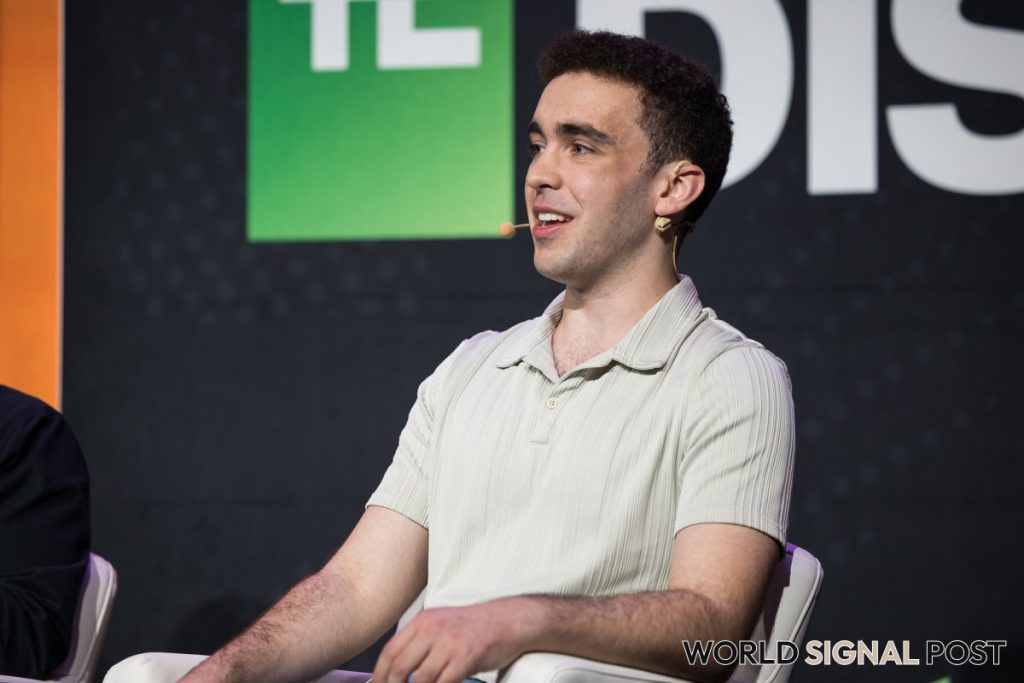 Fizz Accuses VC of Sharing Confidential Info with Rival Sidechat