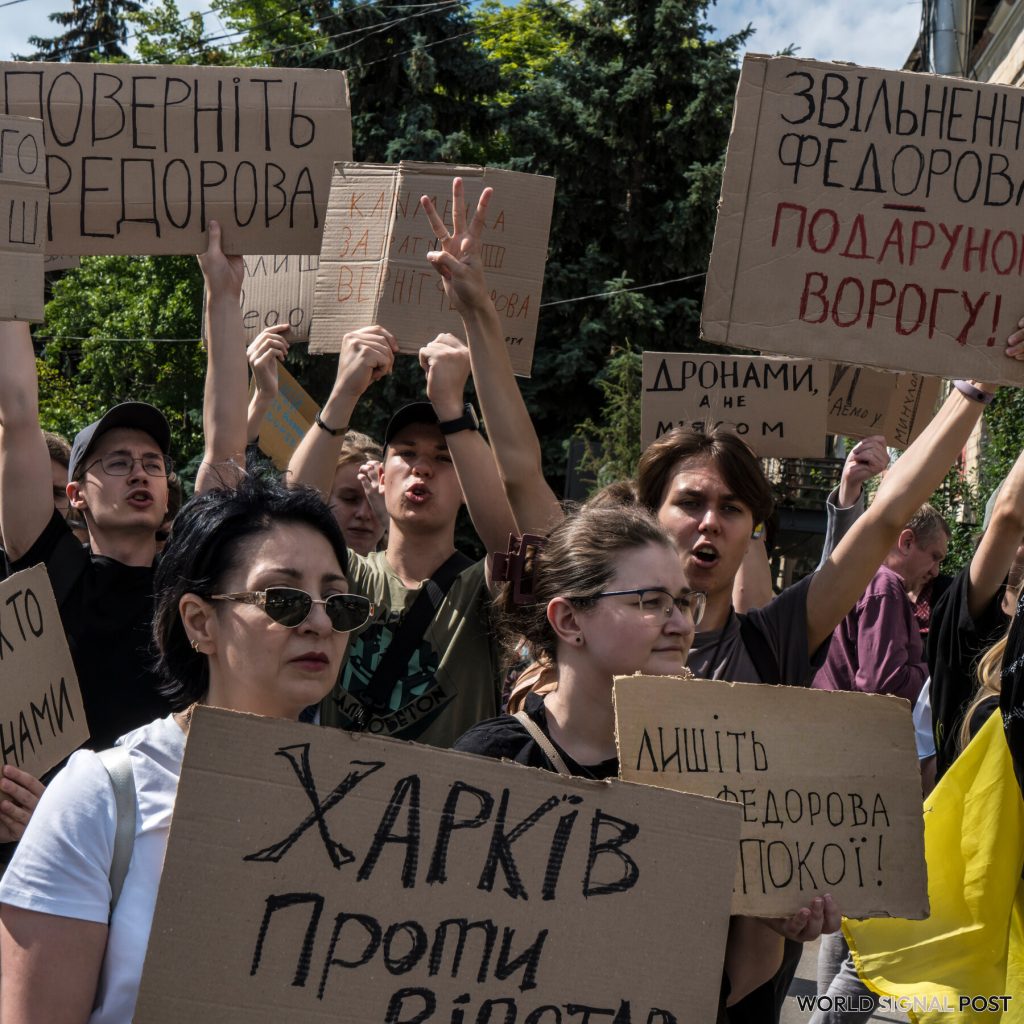 Ukraine's Former Defense Minister Criticizes Military Leadership