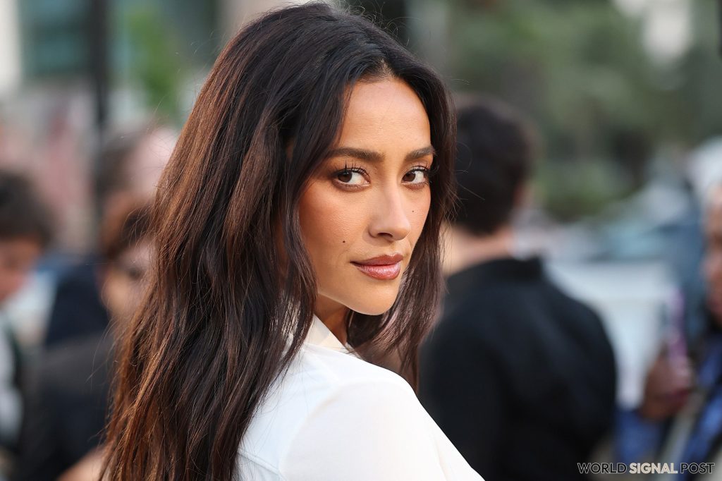 Shay Mitchell Embraces Solawave's Red Light Wands Shay Mitchell Embraces Solawave's Red Light Wands