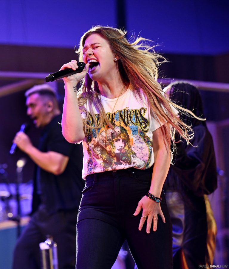 Kelly Clarkson Jokes About Her NBC Departure During Vegas Concert