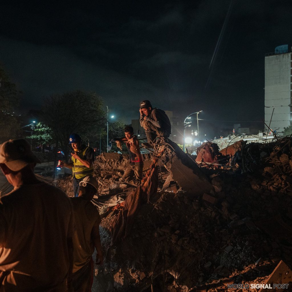 Teenage Brothers Search for Their Mother After Venezuela Quake