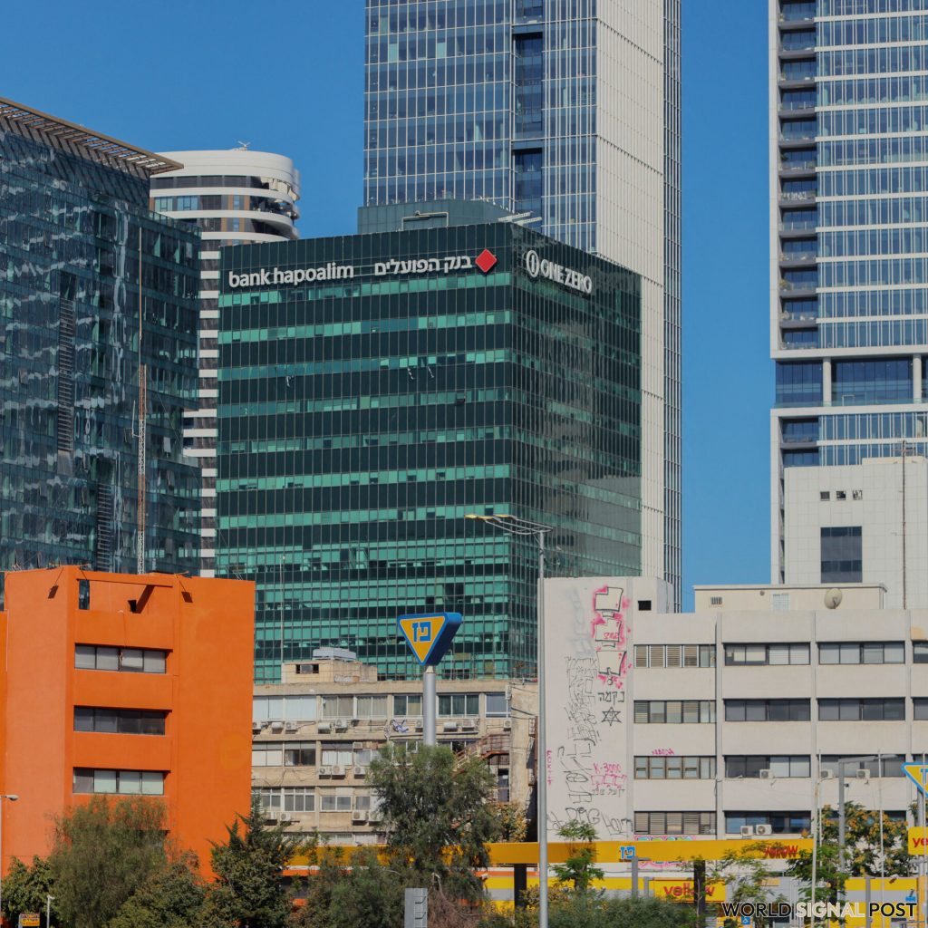 Israeli Banks Consider Halting Services to Palestinian Economy