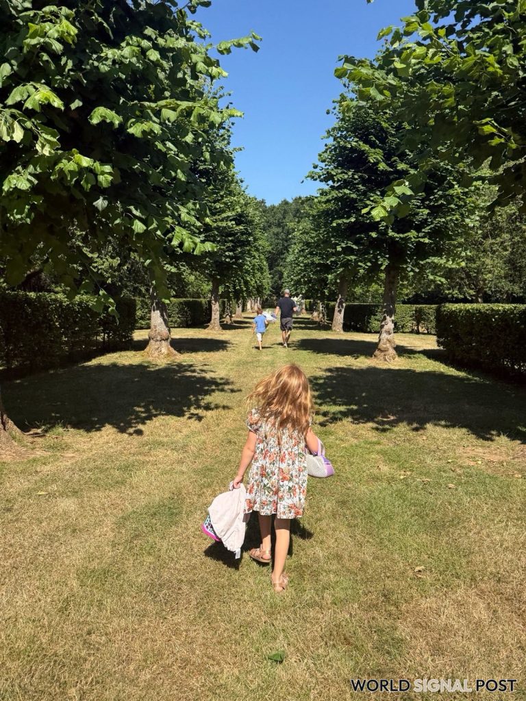 Meghan Markle Shares Family Moments at Princess Diana's Childhood Home Meghan Markle Shares Family Moments at Princess Diana's Childhood Home